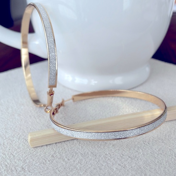 Lulus Jewelry - Gold + sparkle hoop earrings